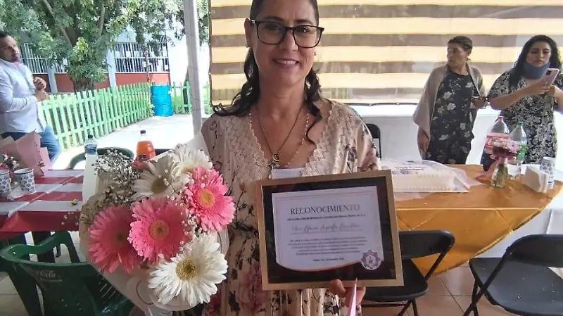 Nora se jubila después de 37 años de servicio.